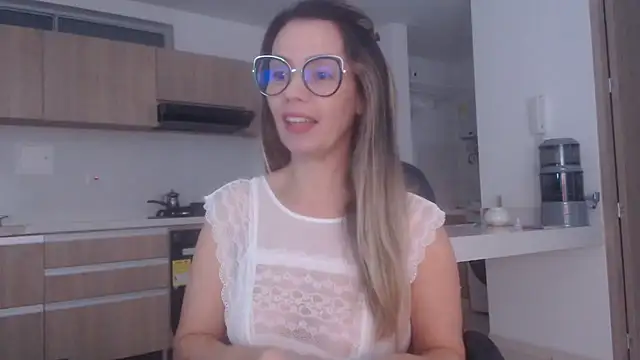 Snapshot of LovePaula chatting on 03-19-26, 11:43 LovePaula online show from 03-19-26, 11:43