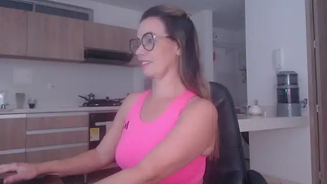 Snapshot of LovePaula chatting on 03-20-26, 11:28 LovePaula online show from 03-20-26, 11:28