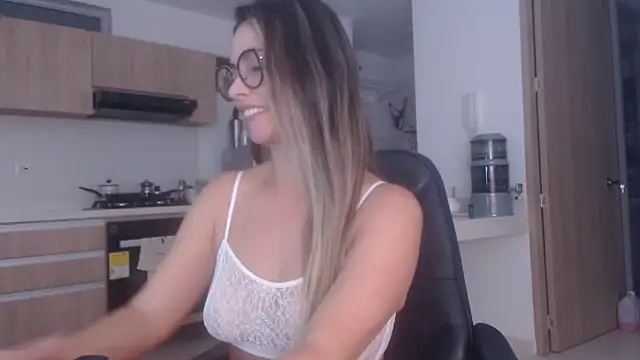 Snapshot of LovePaula chatting on 04-15-26, 11:16 LovePaula online show from 04-15-26, 11:16