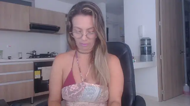 LovePaula online show from 11-22-25, 09:57