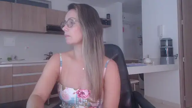 Snapshot of LovePaula chatting on 03-22-26, 12:47 LovePaula online show from 03-22-26, 12:47