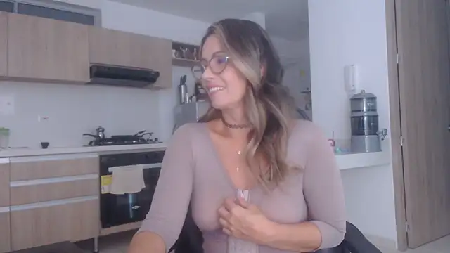 LovePaula online show from 11-30-25, 12:17