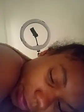 PrettahSantos online show from 09-29-25, 02:01