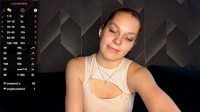 Snapshot of FoxLina chatting on 10-24-25, 08:30 FoxLina online show from 10-24-25, 08:30