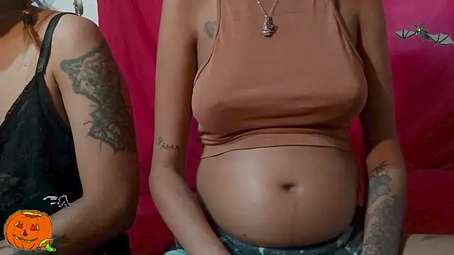 Snapshot of Couple_Moth666 chatting on 10-17-25, 04:42 Couple Moth666 online show from 10-17-25, 04:42