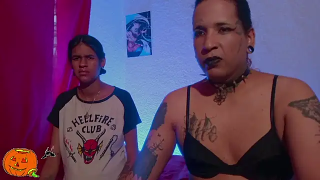 Snapshot of Couple_Moth666 chatting on 10-29-25, 10:42 Couple Moth666 online show from 10-29-25, 10:42