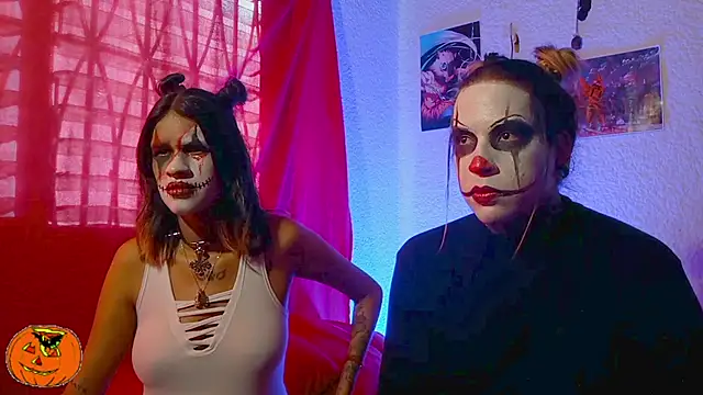 Snapshot of Couple_Moth666 chatting on 10-31-25, 09:00 Couple Moth666 online show from 10-31-25, 09:00