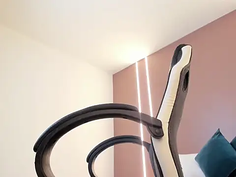 zoee zi online show from 03-11-26, 08:25