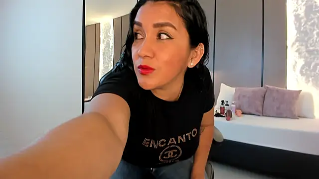 zoee zi online show from 12-04-25, 07:35