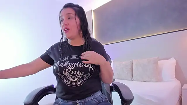 zoee zi online show from 11-06-25, 07:07