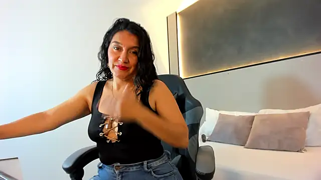 zoee zi online show from 10-18-25, 07:16