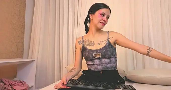 yliria010 online show from 09-28-25, 12:39