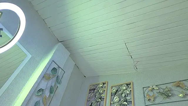 yliria010 online show from 09-23-25, 03:13