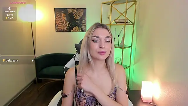 Snapshot of Alice_Cutieee chatting on 10-11-25, 03:57 Alice Cutieee online show from 10-11-25, 03:57