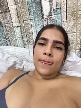 Snapshot of Valery_lux16 chatting on 10-17-25, 01:13 Valery lux16 online show from 10-17-25, 01:13