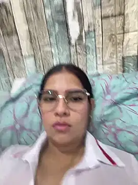 Snapshot of Valery_lux16 chatting on 10-15-25, 12:02 Valery lux16 online show from 10-15-25, 12:02