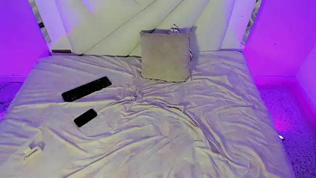 Isabela saenz online show from 09-30-25, 05:02