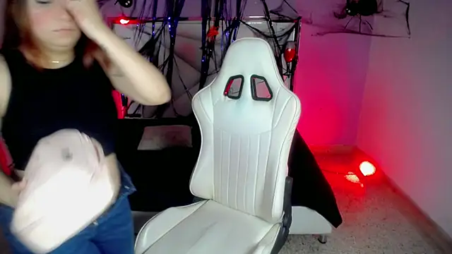 Isabela saenz online show from 10-25-25, 03:49