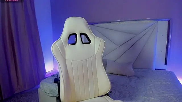 Isabela saenz online show from 10-13-25, 12:12