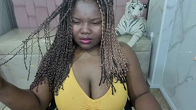 Snapshot of Soffia_b chatting on 10-16-25, 03:04 Soffia b online show from 10-16-25, 03:04