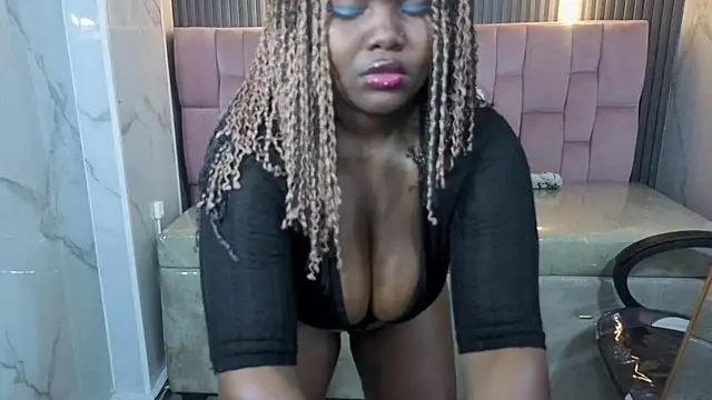 Snapshot of Soffia_b chatting on 10-18-25, 03:08 Soffia b online show from 10-18-25, 03:08
