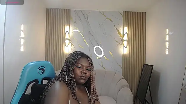 Snapshot of Soffia_b chatting on 10-05-25, 03:30 Soffia b online show from 10-05-25, 03:30