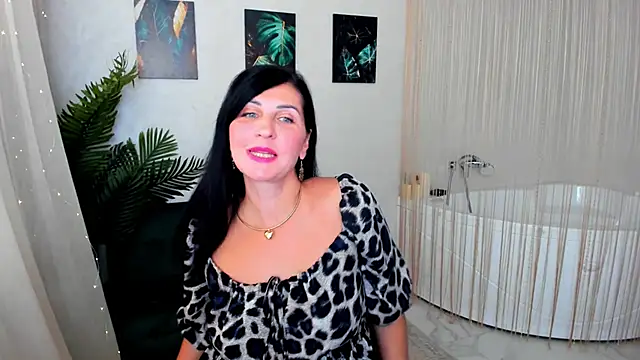 Moon Veloure1 online show from 09-29-25, 03:57