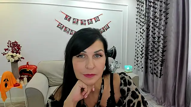 Moon Veloure1 online show from 10-15-25, 11:51