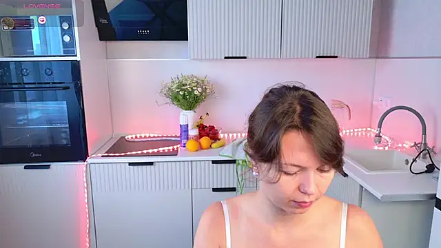 EllaCanny online show from 05-26-26, 05:05