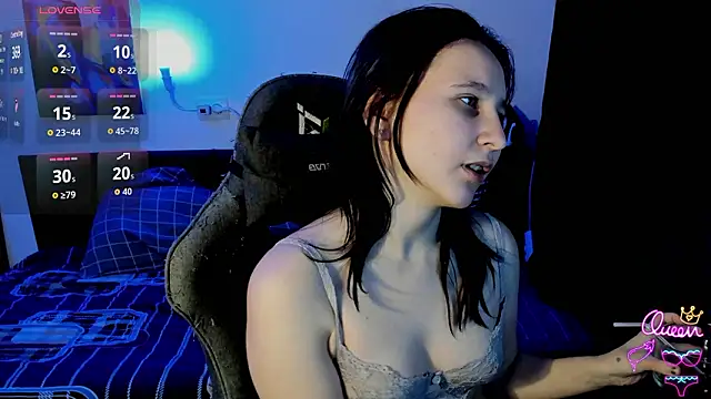 Snapshot of ChristinaFivePlus chatting on 02-09-26, 09:35 ChristinaFivePlus online show from 02-09-26, 09:35