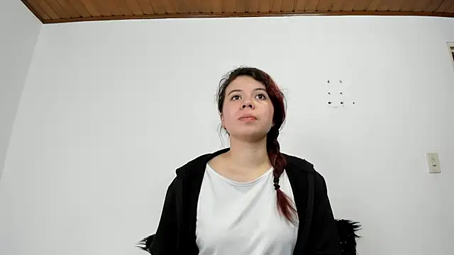 Snapshot of Valen_tina chatting on 10-11-25, 12:17 Valen tina online show from 10-11-25, 12:17