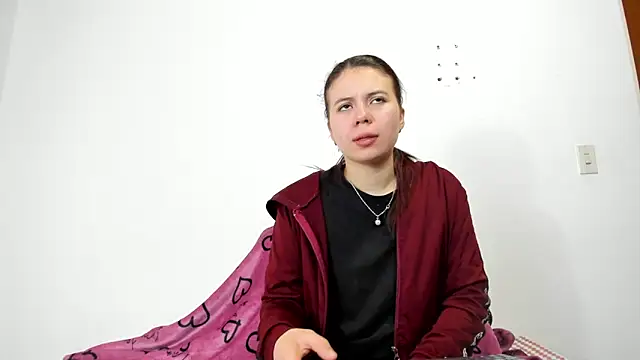 Snapshot of Valen_tina chatting on 09-29-25, 12:22 Valen tina online show from 09-29-25, 12:22