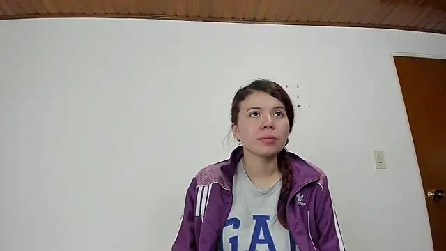 Snapshot of Valen_tina chatting on 10-09-25, 12:28 Valen tina online show from 10-09-25, 12:28