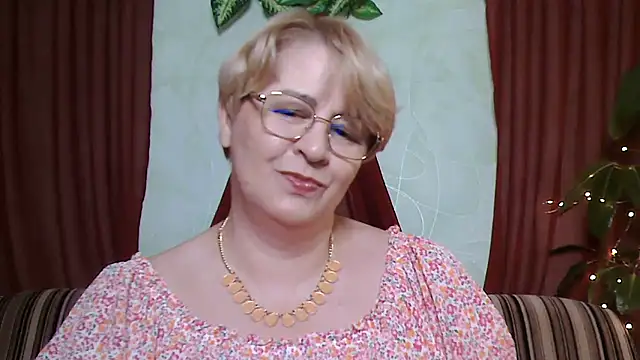 Snapshot of Selena-Velvet chatting on 10-04-25, 01:01 Selena-Velvet online show from 10-04-25, 01:01