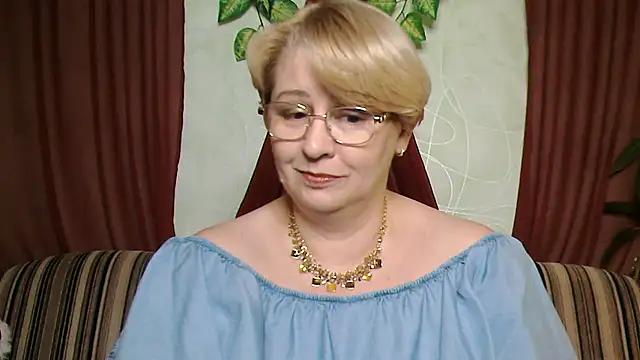 Snapshot of Selena-Velvet chatting on 10-11-25, 01:23 Selena-Velvet online show from 10-11-25, 01:23