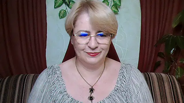Snapshot of Selena-Velvet chatting on 10-12-25, 01:23 Selena-Velvet online show from 10-12-25, 01:23