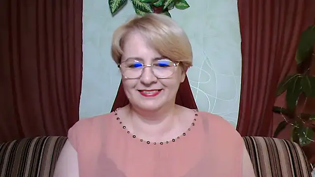 Snapshot of Selena-Velvet chatting on 10-05-25, 01:02 Selena-Velvet online show from 10-05-25, 01:02