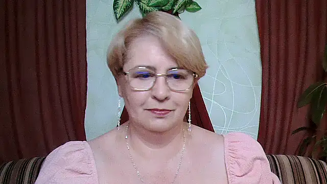 Snapshot of Selena-Velvet chatting on 09-30-25, 12:00 Selena-Velvet online show from 09-30-25, 12:00