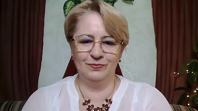 Snapshot of Selena-Velvet chatting on 10-03-25, 12:28 Selena-Velvet online show from 10-03-25, 12:28