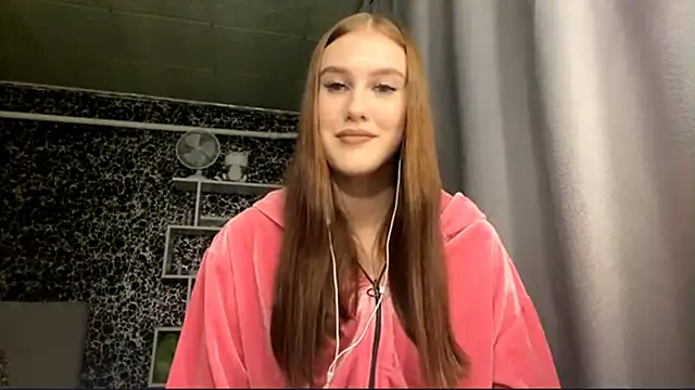 Snapshot of RanaBostel chatting on 09-21-25, 07:19 RanaBostel online show from 09-21-25, 07:19