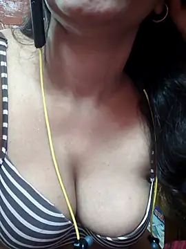 Snapshot of Sexy_Mahi69 chatting on 10-05-25, 05:53 Sexy Mahi69 online show from 10-05-25, 05:53