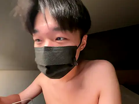 Snapshot of Yo155 chatting on 10-15-25, 02:36 Yo155 online show from 10-15-25, 02:36