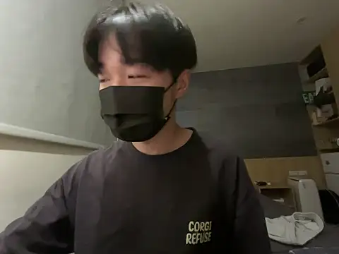 Snapshot of Yo155 chatting on 09-30-25, 04:57 Yo155 online show from 09-30-25, 04:57