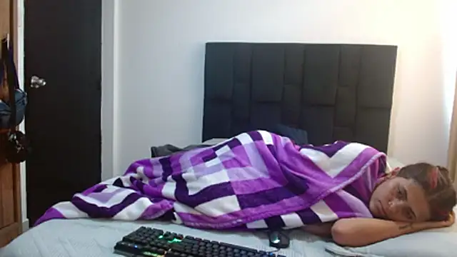 Carlandelli1 online show from 11-12-25, 04:22