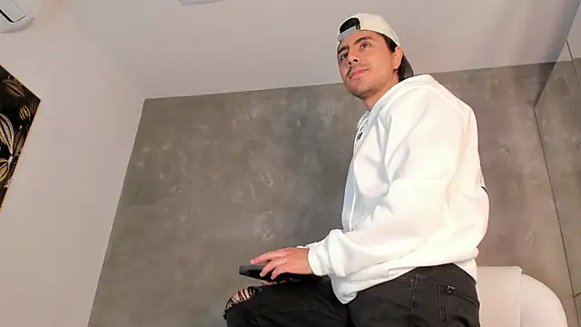 dylan cross  online show from 01-10-26, 11:27