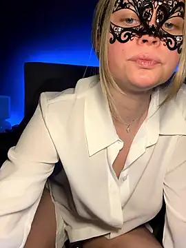 Snapshot of Cherrycolada chatting on 01-09-26, 10:17 Cherrycolada online show from 01-09-26, 10:17