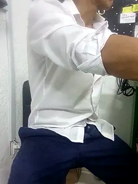 Snapshot of HungHangup chatting on 10-14-25, 11:25 HungHangup online show from 10-14-25, 11:25