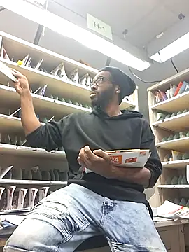 Snapshot of 214KingLonggg chatting on 02-11-26, 01:22 214KingLonggg online show from 02-11-26, 01:22