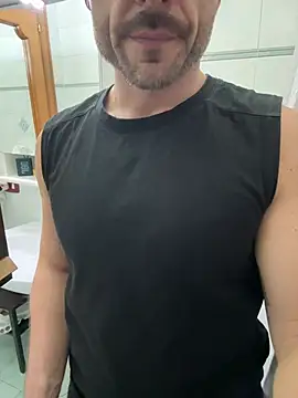 giovan2020 online show from 02-12-26, 10:42