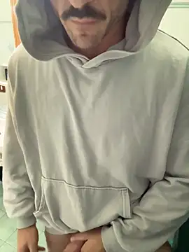 giovan2020 online show from 10-30-25, 04:37